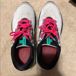 Brooks ghost 11 women’s running shoe size 9 1/2